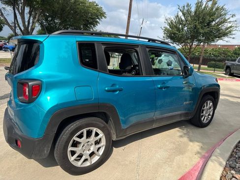 Used 2021 Jeep Renegade Latitude FWD image 3
