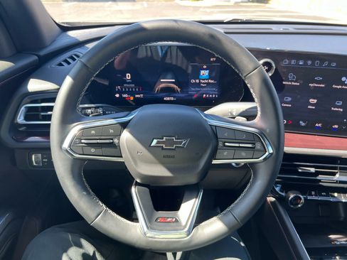 Used 2025 Chevrolet Traverse Z71 AWD/4WD image 18