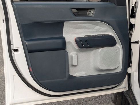 Used 2022 Ford Maverick XLT image 11