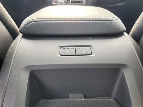 Certified 2025 Volvo XC60 B5 Plus image 32