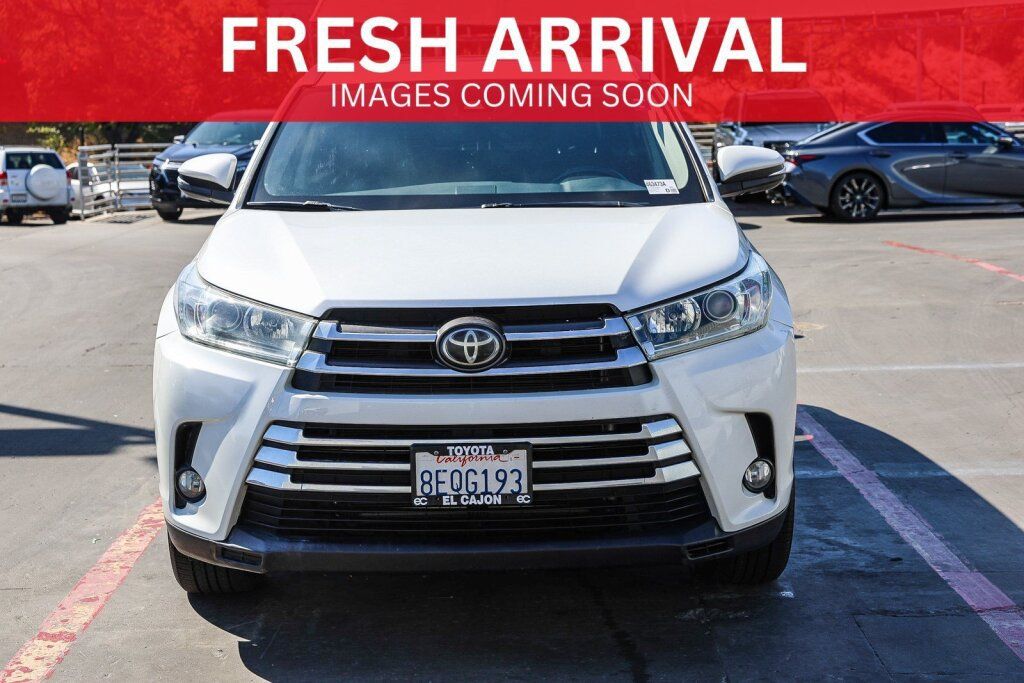 Used 2018 Toyota Highlander Limited FWD image 1