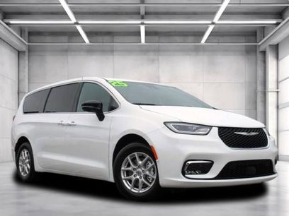 New 2025 Chrysler Pacifica Select