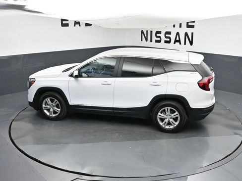 Used 2024 GMC Terrain SLE image 32