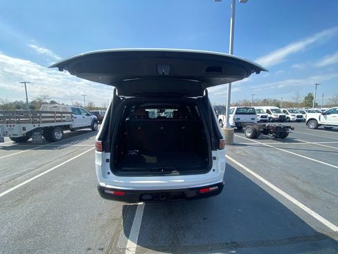 Used 2023 Jeep Wagoneer Series II image 27