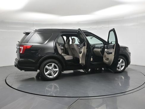 Certified 2018 Ford Explorer FWD image 4