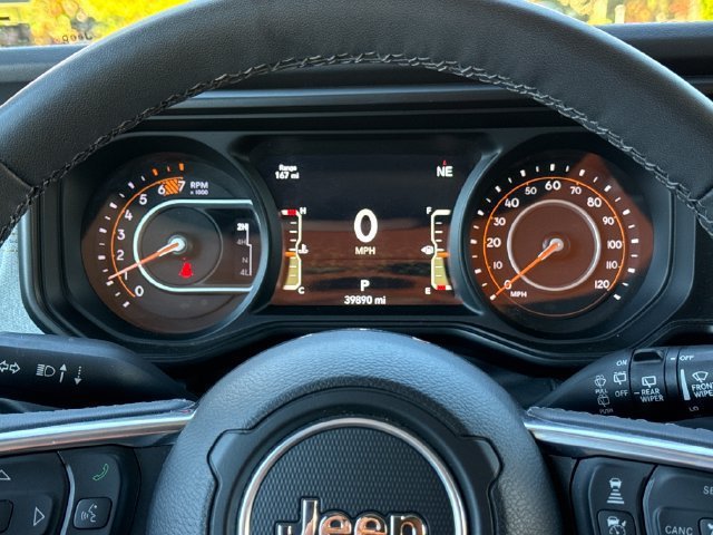 Used 2025 Jeep Wrangler Unlimited Sahara AWD/4WD image 13