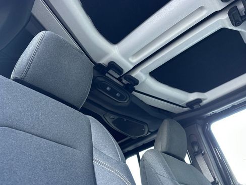 Used 2024 Jeep Wrangler Unlimited image 21