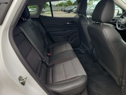 Used 2025 Chevrolet Trax LT FWD image 3