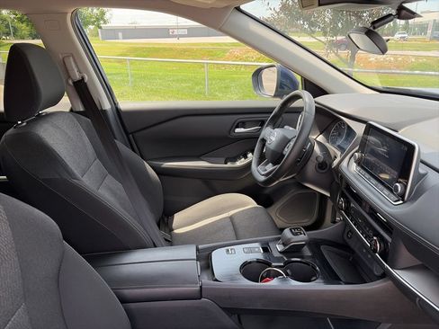 Used 2025 Nissan Rogue SV FWD image 32