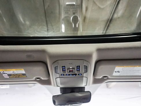 Used 2020 Toyota Highlander XLE image 15