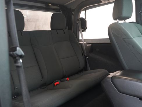 Used 2019 Jeep Wrangler Sport AWD/4WD image 14