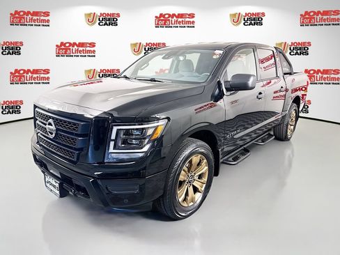 Certified 2024 Nissan Titan SV w/ SV Bronze Edition Package AWD/4WD image 13
