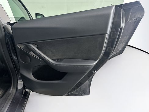 Used 2024 Tesla Model Y Long Range AWD/4WD image 31