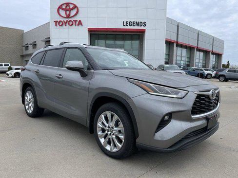 Certified 2025 Toyota Highlander Limited image 1