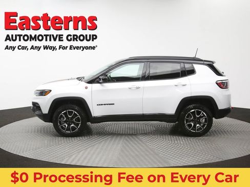 Used 2025 Jeep Compass Trailhawk AWD/4WD image 57