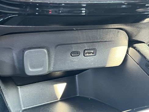 Used 2025 Chevrolet Trax LT w/ LT Convenience Package FWD image 26