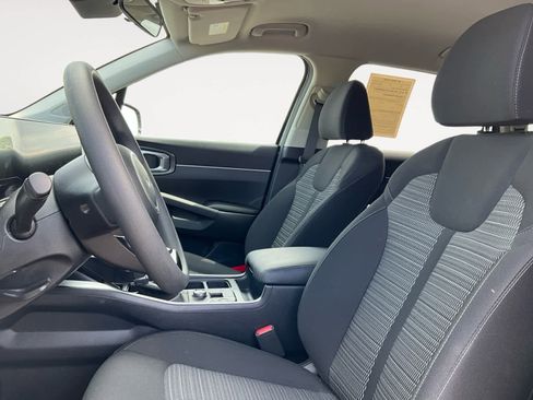 Used 2025 Kia Sorento LX FWD image 11