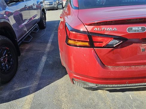 Used 2024 Nissan Altima 2.5 SR w/ SR Premium Package image 7