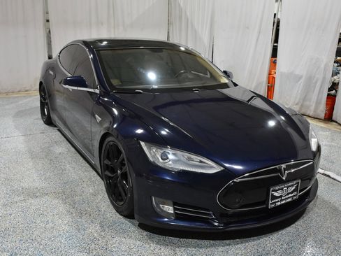 Used 2013 Tesla Model S Performance image 3