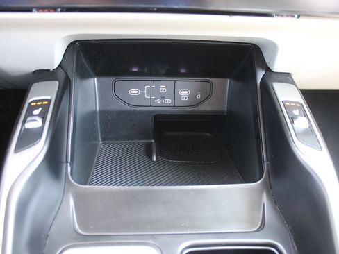 Certified 2025 Kia Sorento EX w/ Panoramic Sunroof Package FWD image 39