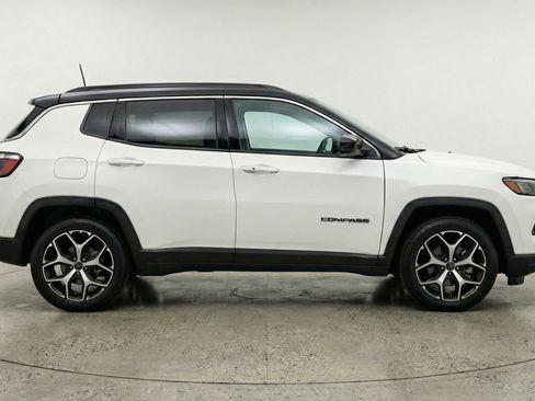 Used 2025 Jeep Compass Limited image 11