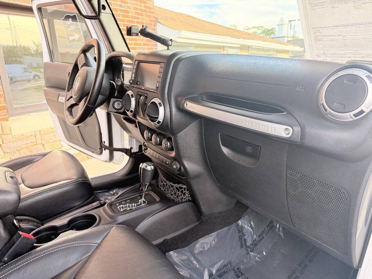 Used 2016 Jeep Wrangler Sahara w/ Dual Top Group AWD/4WD image 13