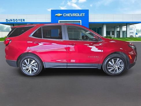 Used 2024 Chevrolet Equinox LT AWD/4WD image 4