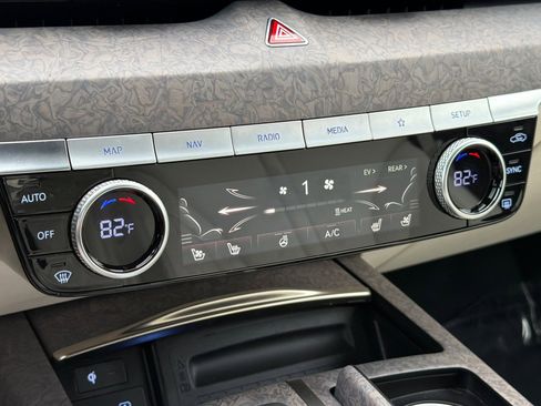 Used 2024 Genesis G80 image 20