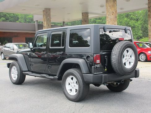 Used 2012 Jeep Wrangler Unlimited Sport image 4