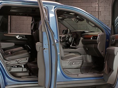 Used 2025 GMC Yukon Denali w/ Denali Reserve Package AWD/4WD image 35
