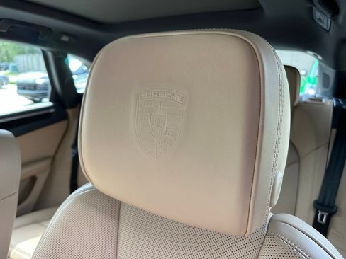 Certified 2024 Porsche Macan AWD/4WD image 22