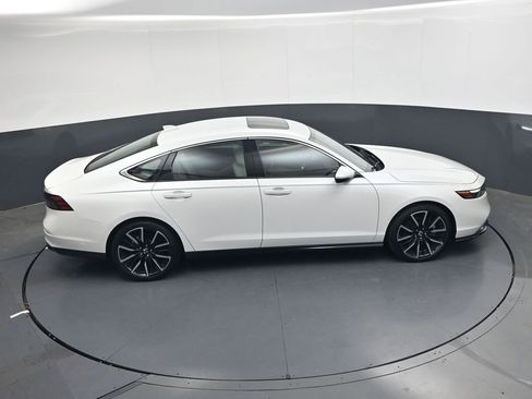 Certified 2024 Honda Accord Touring image 24