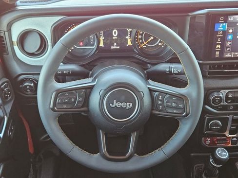 Used 2024 Jeep Gladiator Sport AWD/4WD image 14