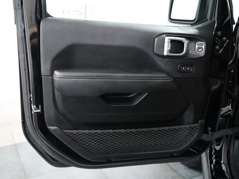 Used 2020 Jeep Wrangler Unlimited Rubicon w/ Dual Top Group AWD/4WD image 22