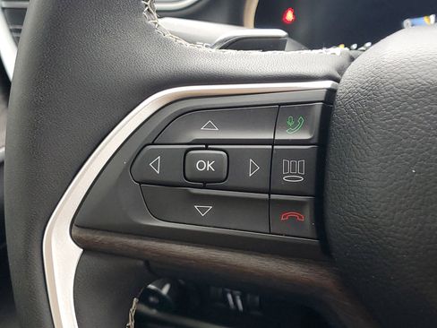 Used 2024 Jeep Grand Cherokee Limited image 13