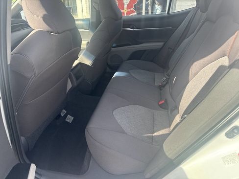 Used 2018 Toyota Camry LE image 4