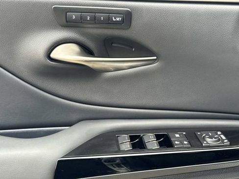 Certified 2025 Lexus ES 350 w/ Premium Package image 18