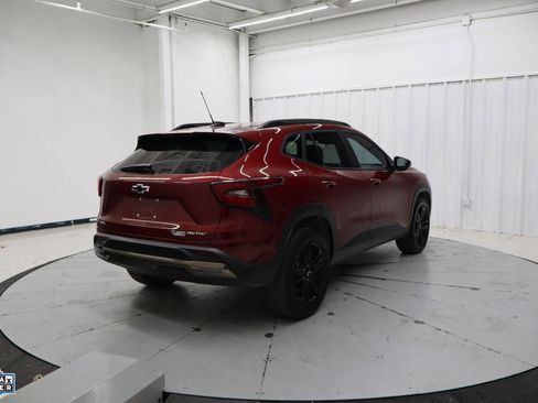Used 2024 Chevrolet Trax ACTIV w/ Sunroof Package image 4