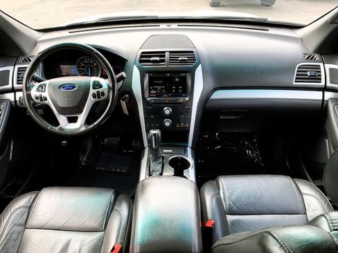 Used 2015 Ford Explorer XLT w/ Equipment Group 202B AWD/4WD image 38