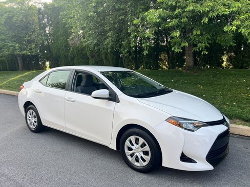 Used 2017 Toyota Corolla L w/ Carpet Mat Package (TMS) FWD image 38