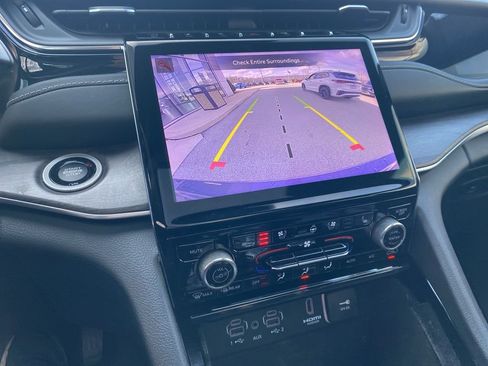 Used 2022 Jeep Grand Cherokee Overland image 19