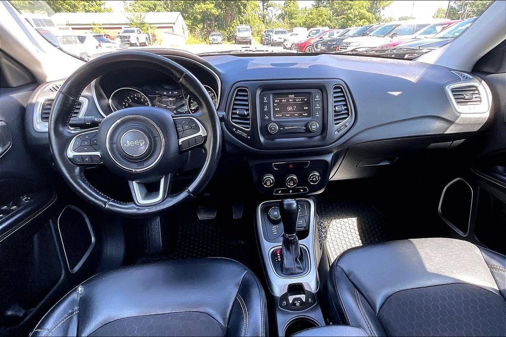 Used 2018 Jeep Compass Latitude w/ Cold Weather Group AWD/4WD image 14