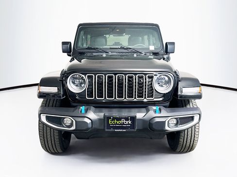 Used 2024 Jeep Wrangler Sahara w/ Technology Group image 2