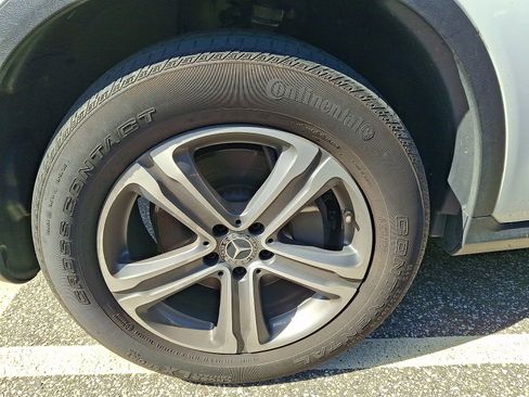 Used 2020 Mercedes-Benz GLC 300 4MATIC image 4