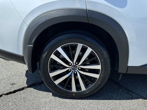 Certified 2025 Nissan Pathfinder Platinum FWD image 19