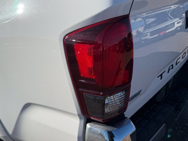 Used 2020 Toyota Tacoma SR5 w/ SR5 Appearance Package (SM) RWD image 12