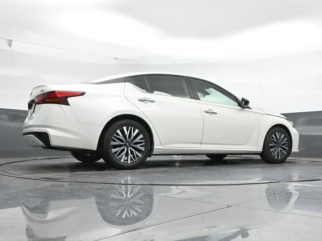 Used 2024 Nissan Altima 2.5 SV FWD image 39
