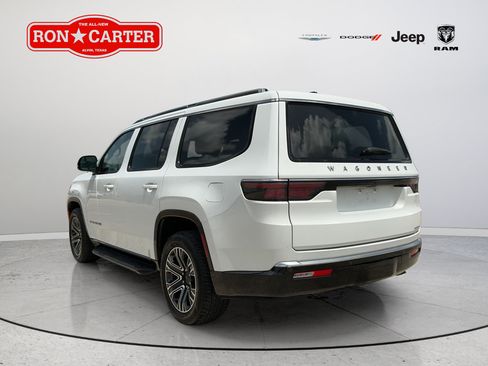 Certified 2024 Jeep Wagoneer Series II w/ Flexible Seating Group RWD image 4