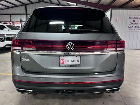 Used 2025 Volkswagen Atlas SE image 4