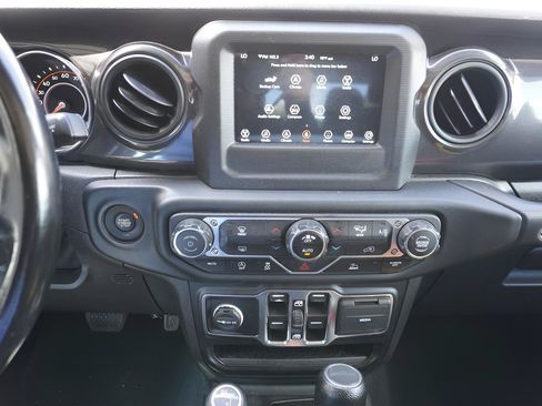 Used 2022 Jeep Gladiator Sport AWD/4WD image 7